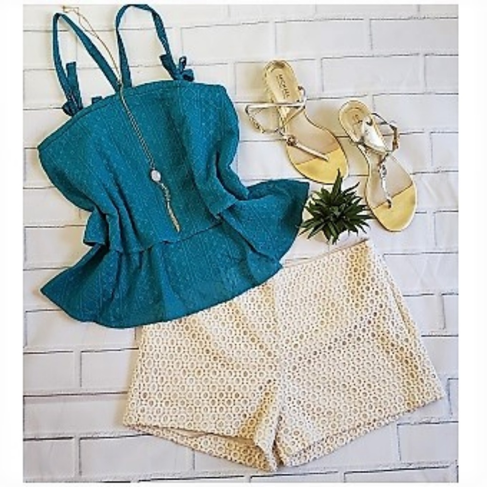 BANANA REPUBLIC - Gorgeous Overlay Shorts
